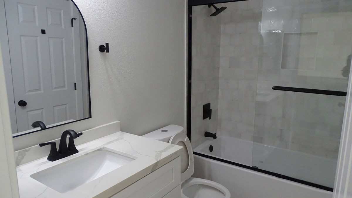 905 S Mountain Ave - Photo 4 of 6