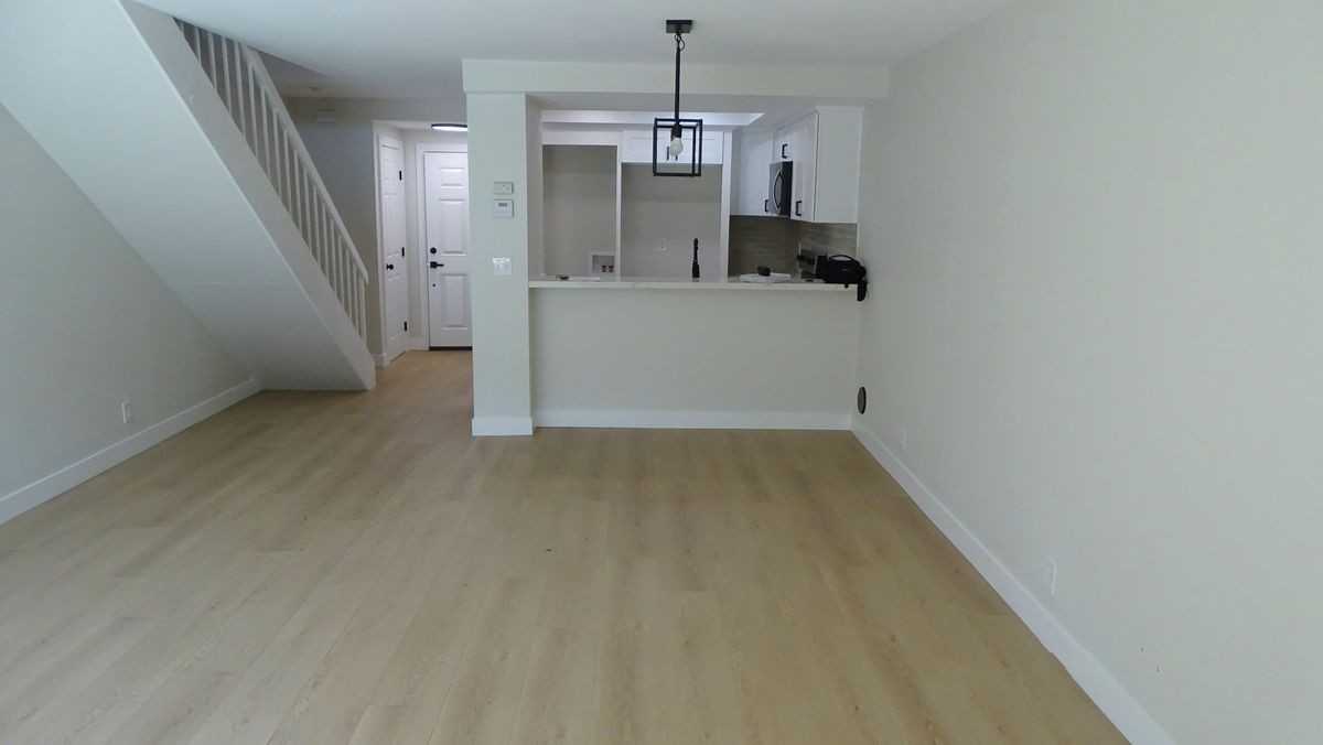 905 S Mountain Ave - Photo 5 of 6