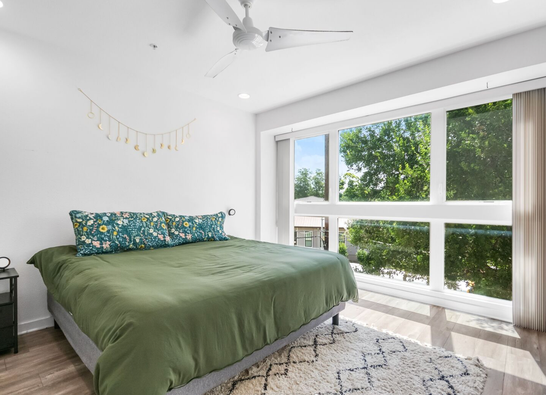 143 Catalpa Ave - Photo 4 of 8