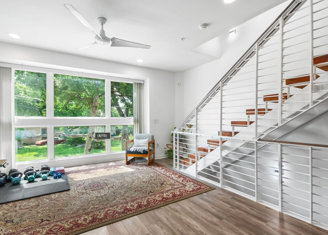 143 Catalpa Ave - Photo 7 of 8