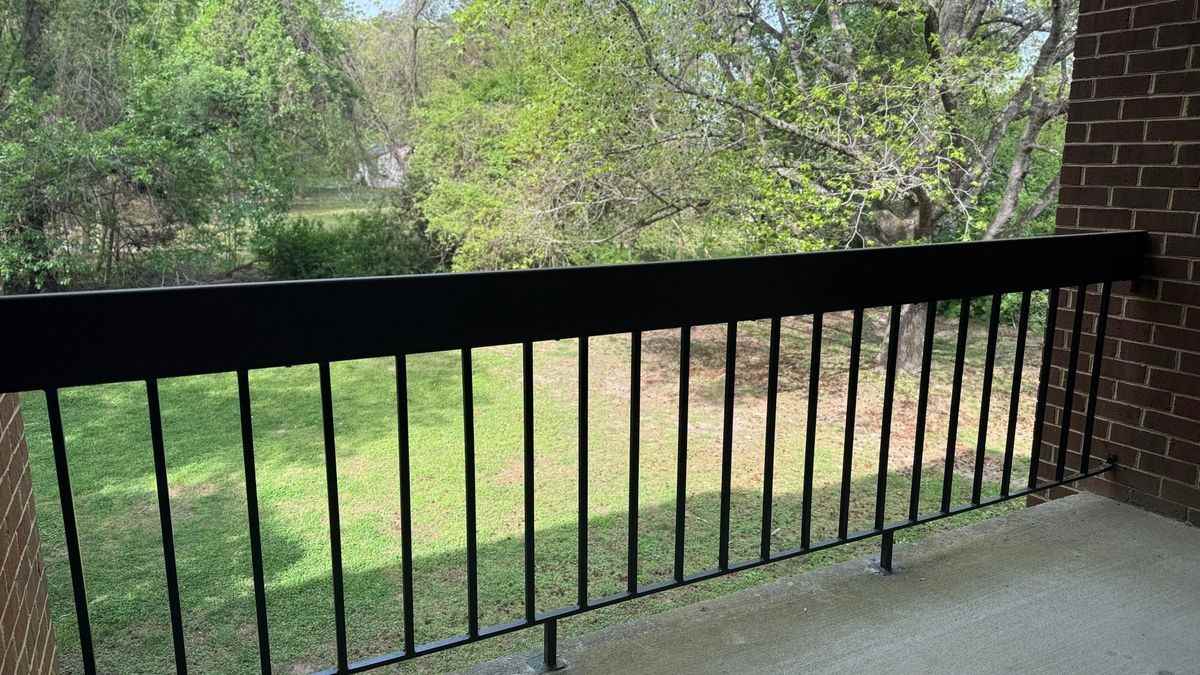 4002 Governors Sq - Photo 3 of 11