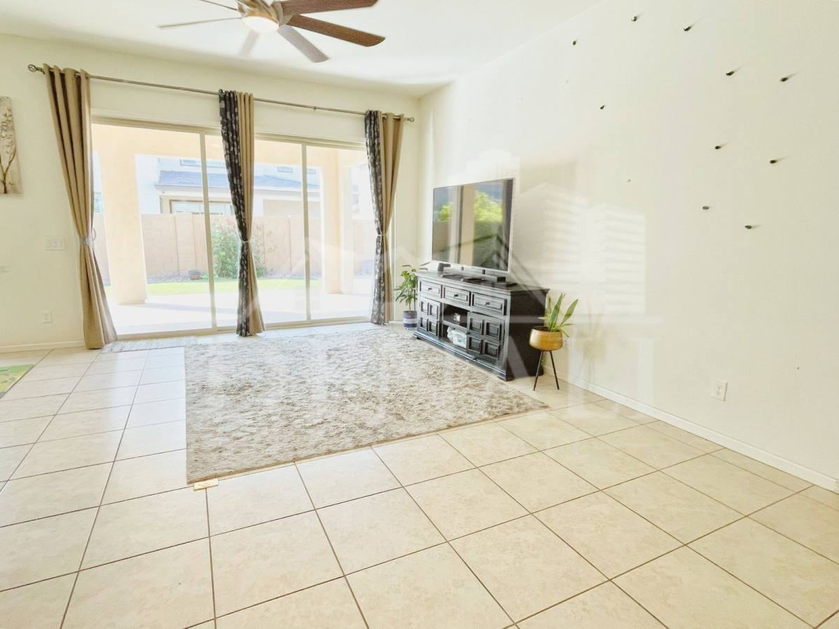273 E Lantana Dr - Photo 3 of 10