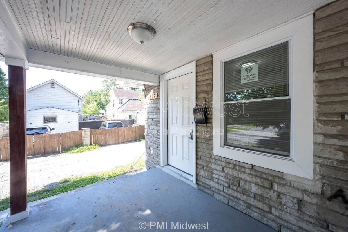 512 N Chester Ave - Photo 2 of 10