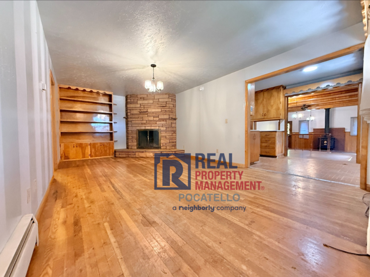 515 S Stout Ave - Photo 6 of 24