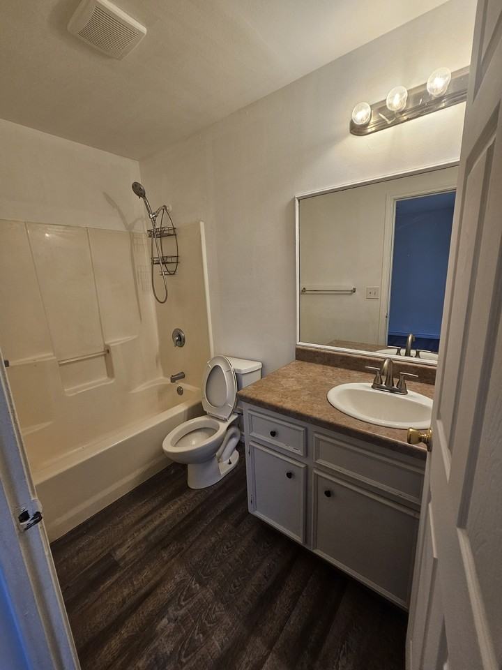 409 E Kerr Ave #1 - Photo 4 of 12