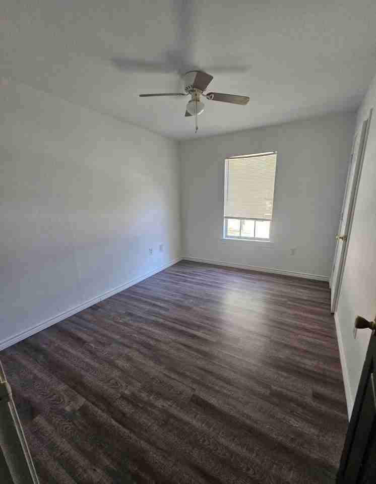 409 E Kerr Ave #1 - Photo 7 of 12