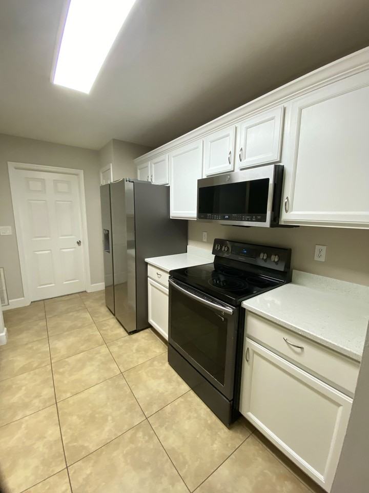 915 11th Ter #1 - Photo 7 of 13