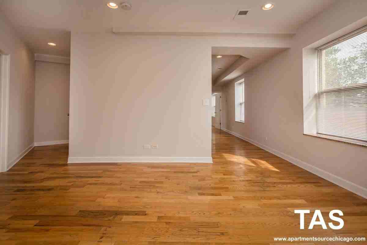 7225 N Rogers Ave #3 - Photo 2 of 6