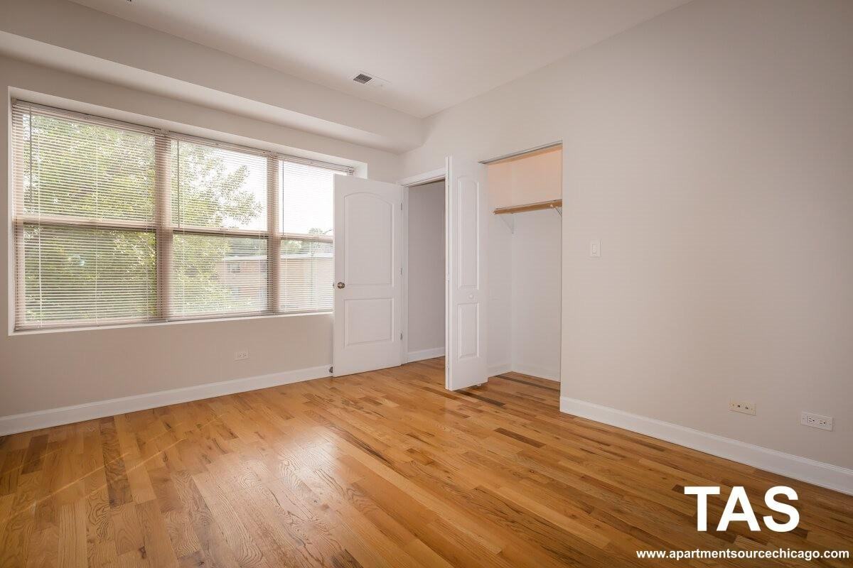 7225 N Rogers Ave #3 - Photo 3 of 6
