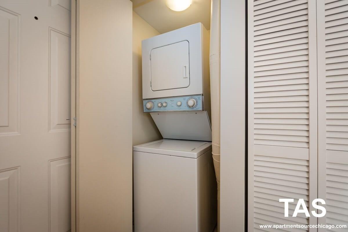 7225 N Rogers Ave #3 - Photo 5 of 6