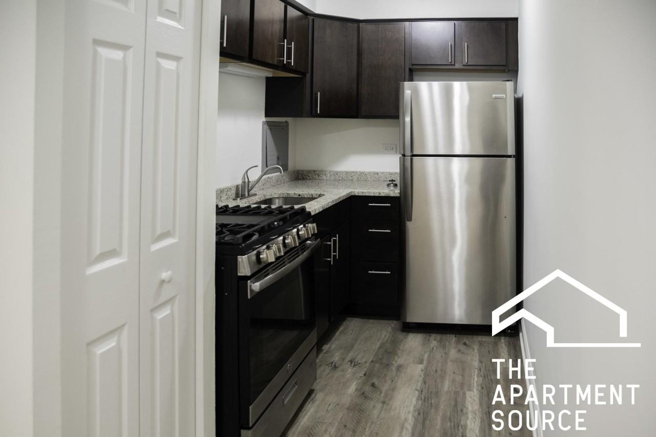 6211 N Kenmore Ave #303 - Photo 2 of 11
