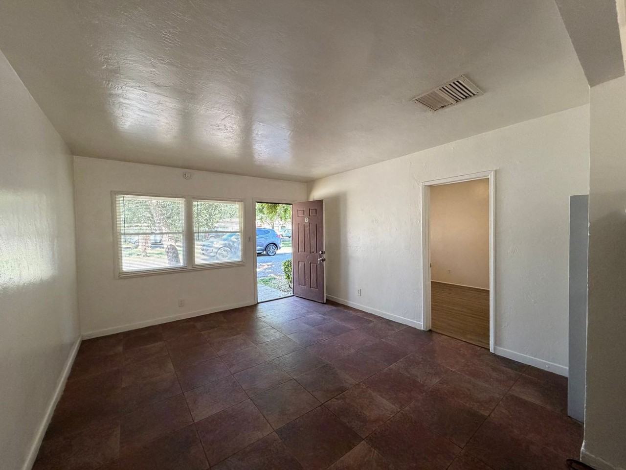 332 Metzler St #R - Photo 4 of 9