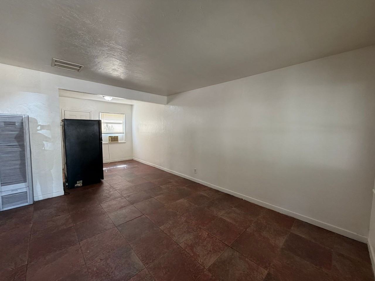332 Metzler St #R - Photo 5 of 9