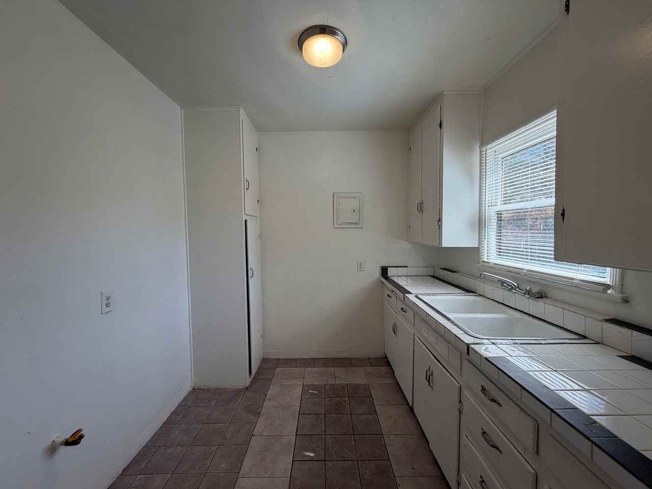 332 Metzler St #R - Photo 6 of 9