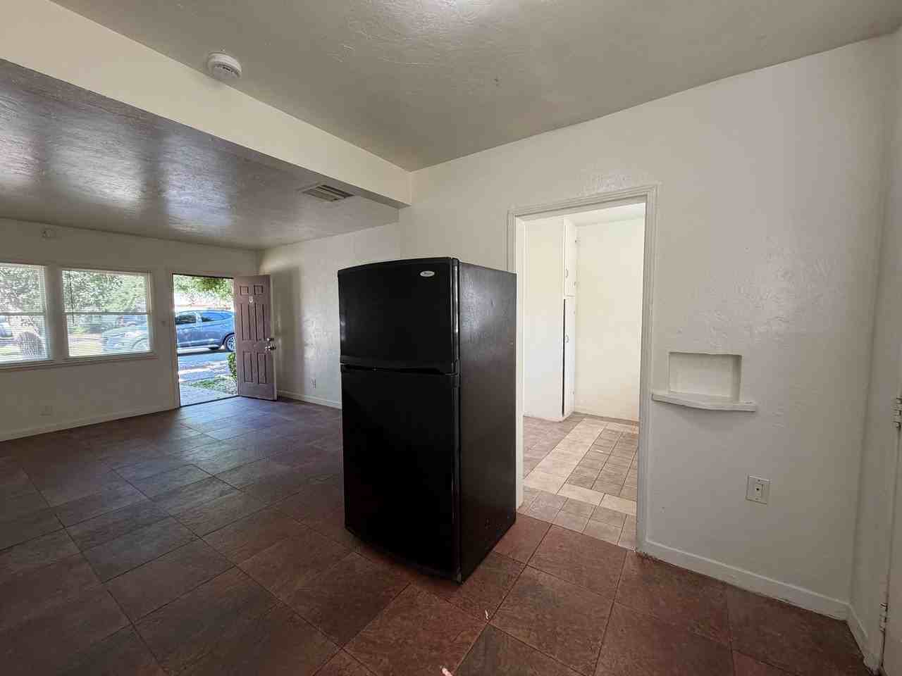 332 Metzler St #R - Photo 7 of 9