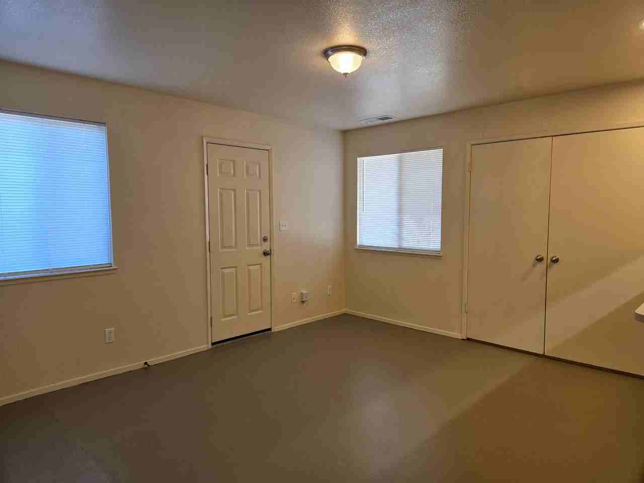 430 N Beech St - Photo 4 of 9