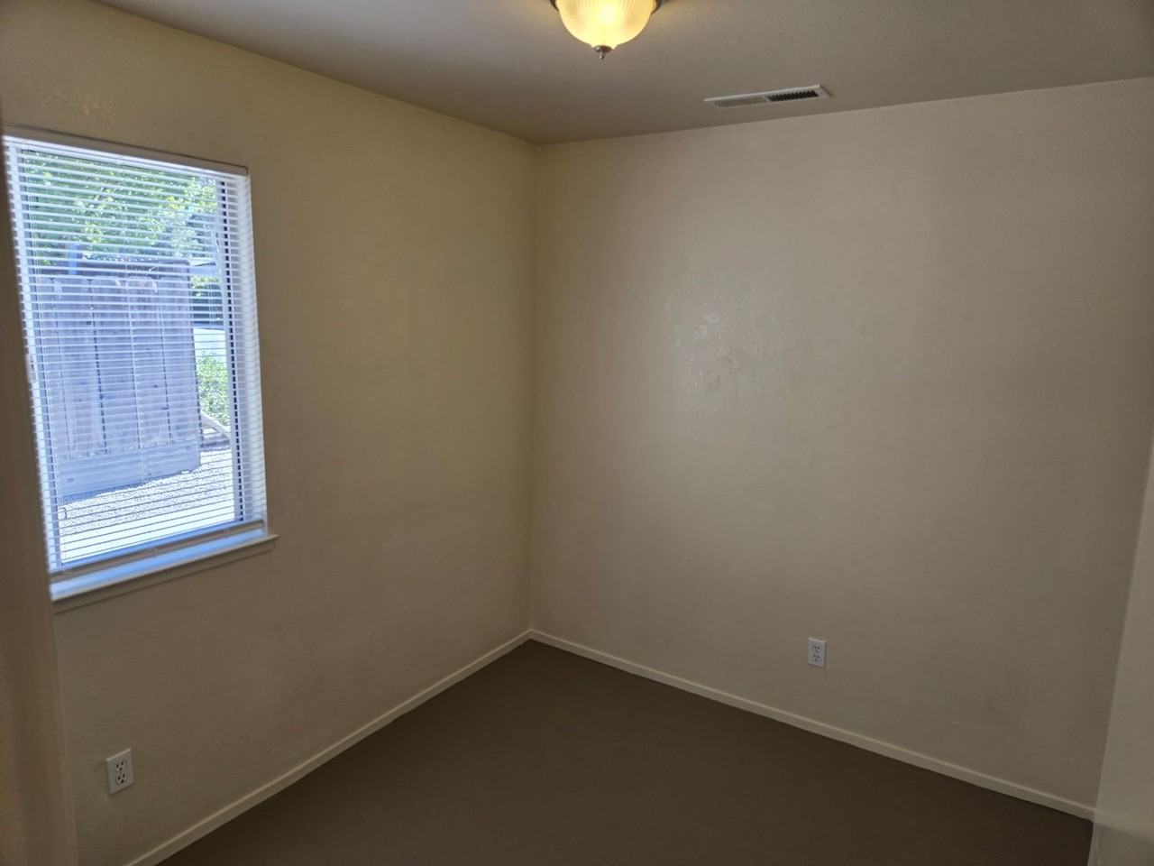430 N Beech St - Photo 5 of 9