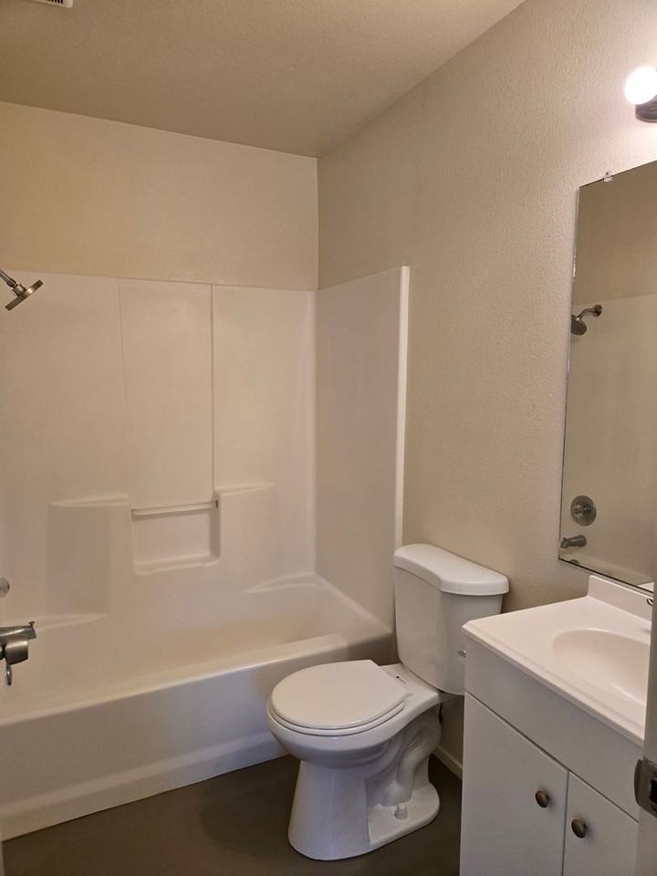 430 N Beech St - Photo 6 of 9