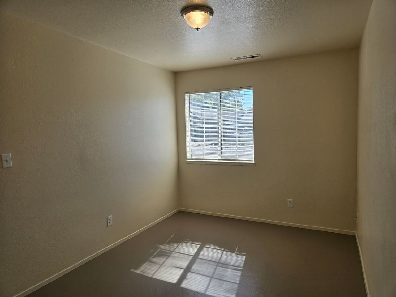 430 N Beech St - Photo 7 of 9