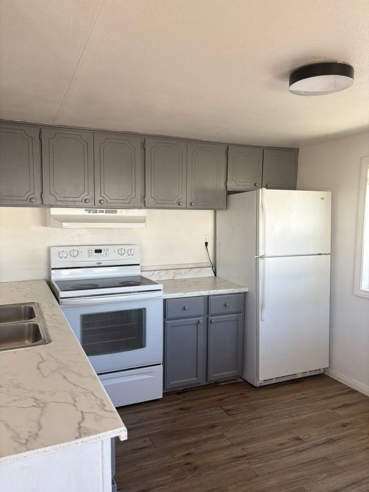 881 First St #4 - Photo 4 of 5