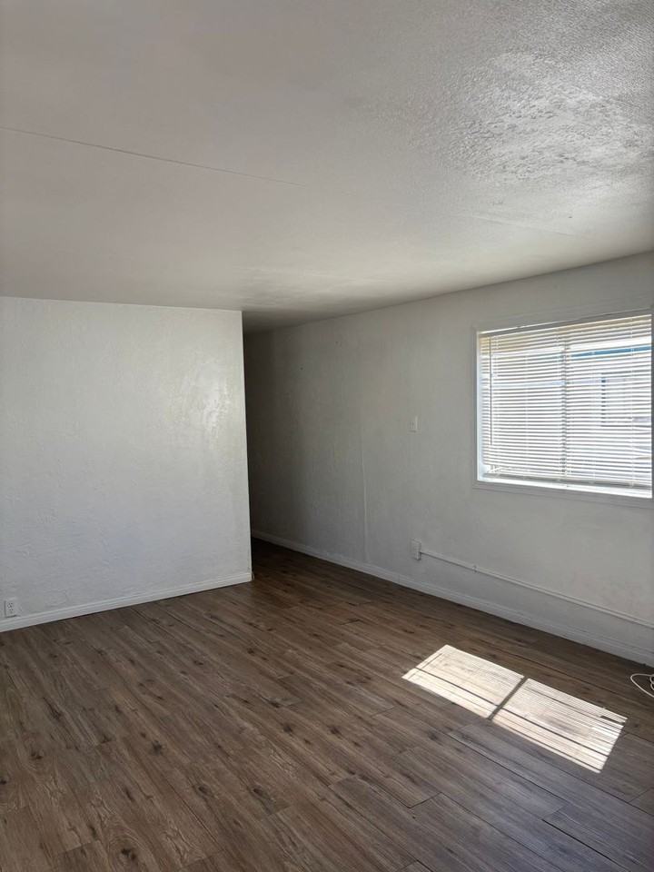 881 First St #4 - Photo 5 of 5