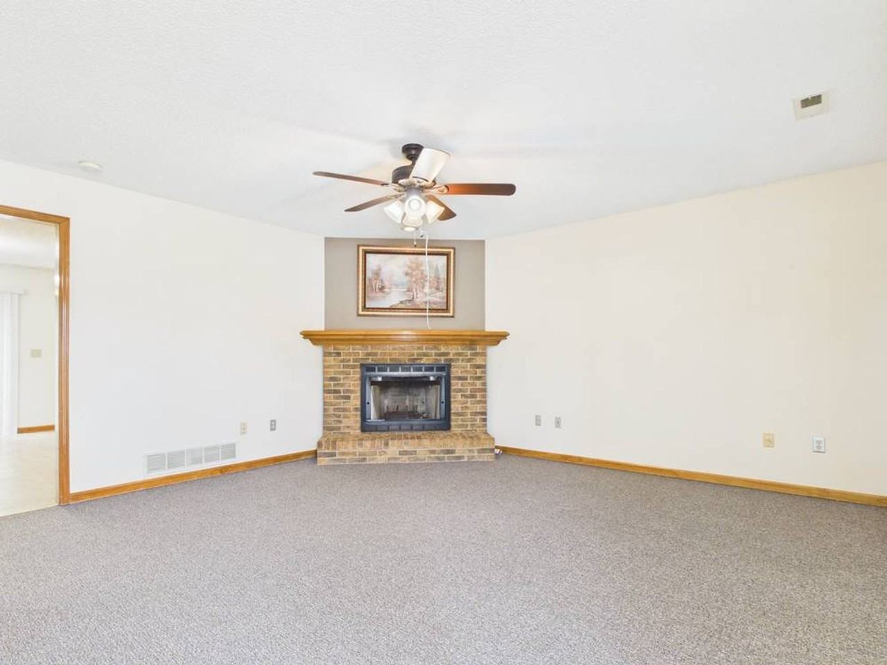 1213 Fox Run Dr - Photo 2 of 33
