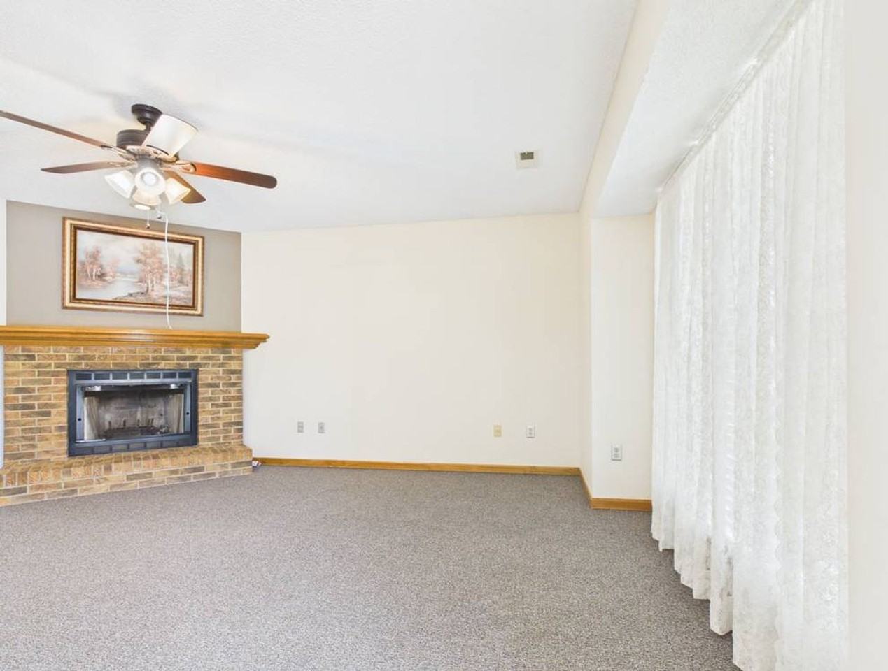 1213 Fox Run Dr - Photo 3 of 33