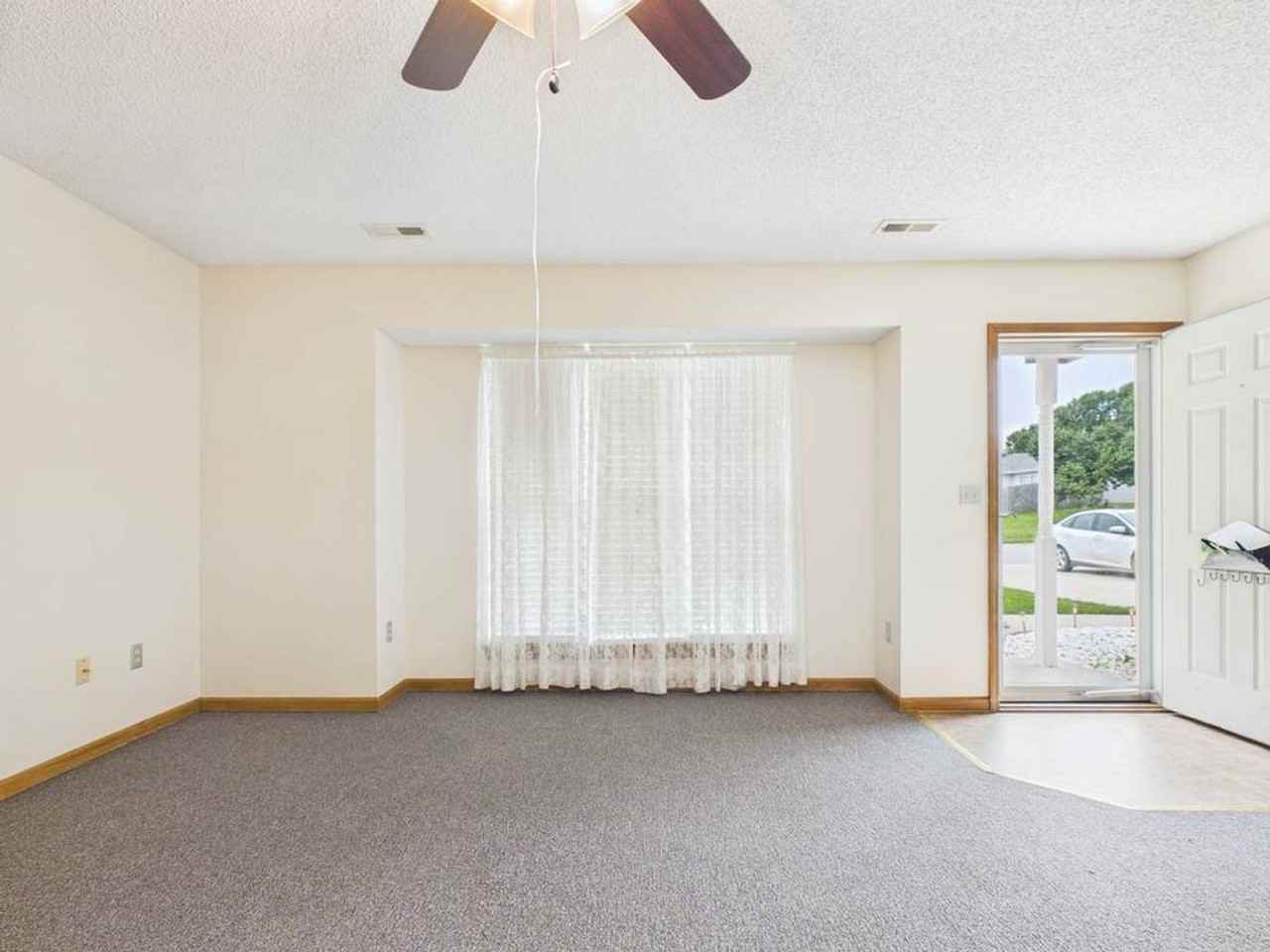 1213 Fox Run Dr - Photo 5 of 33
