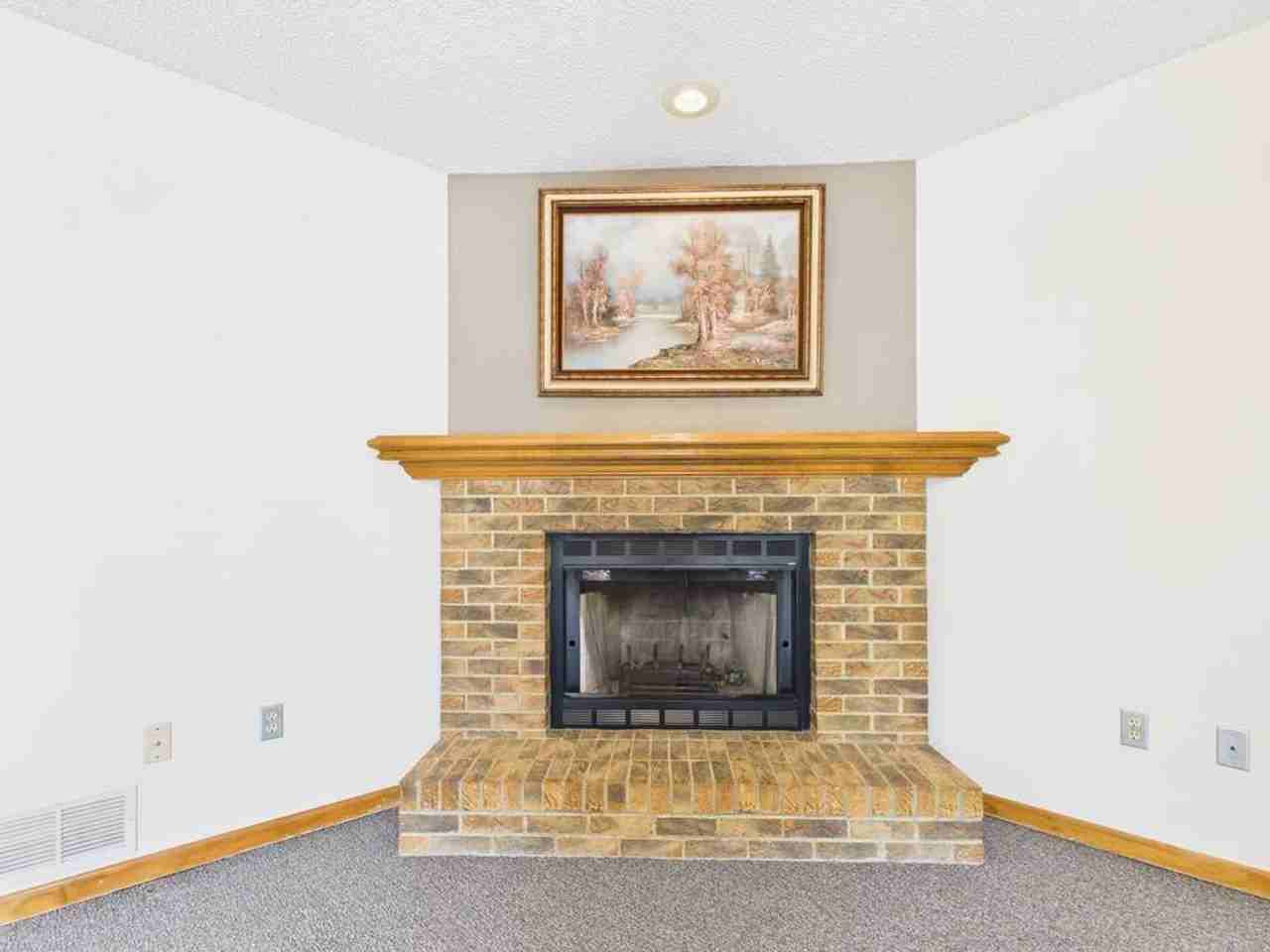 1213 Fox Run Dr - Photo 6 of 33