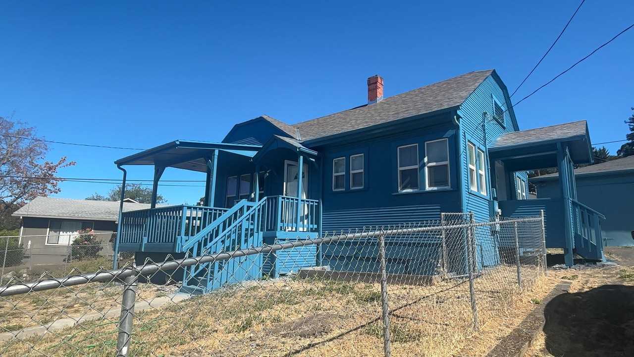 1724 Ne Klamath Ave - Photo 2 of 27