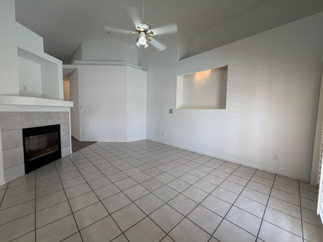 208 Highgate St - Photo 4 of 26
