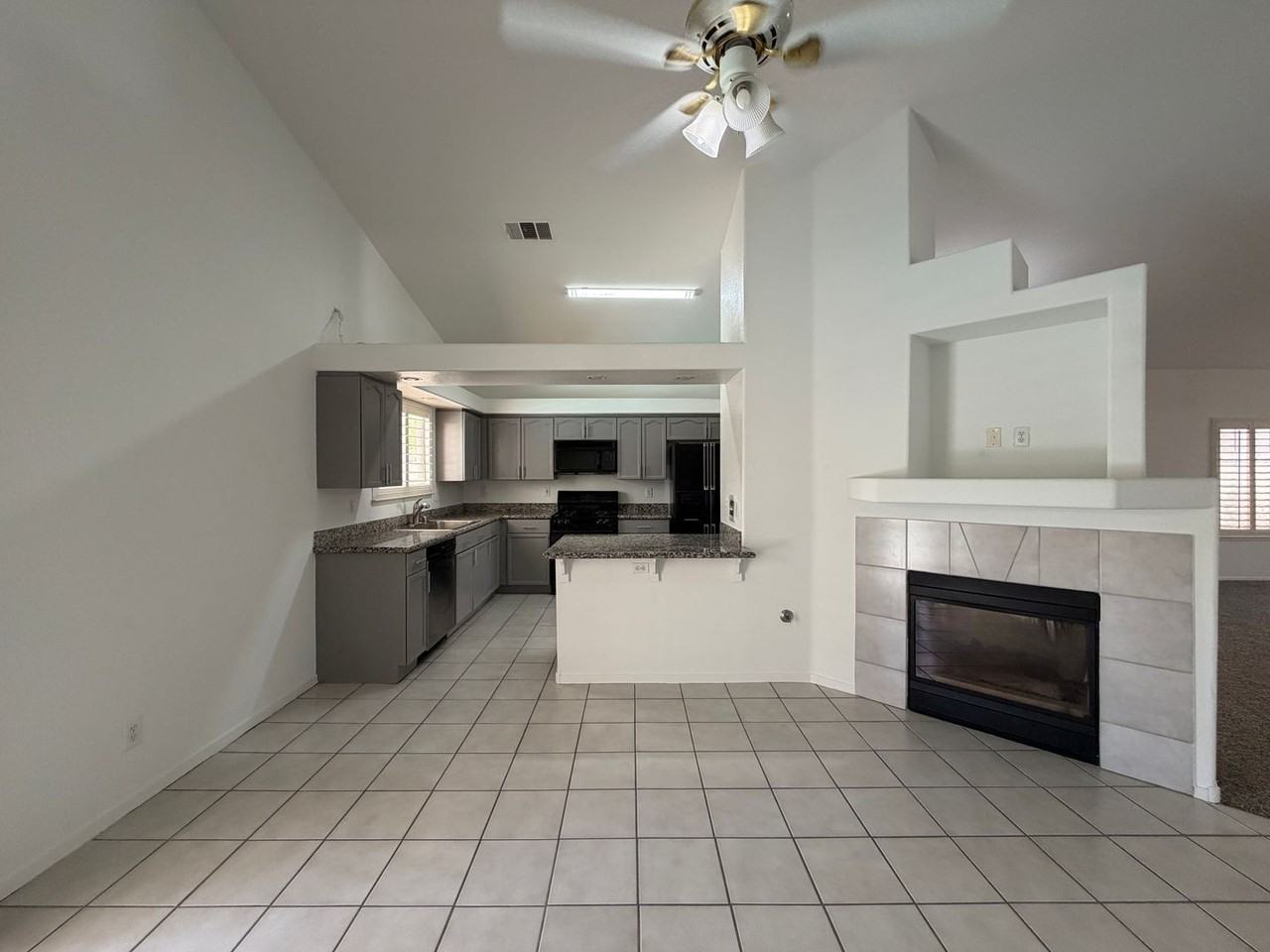 208 Highgate St - Photo 5 of 26