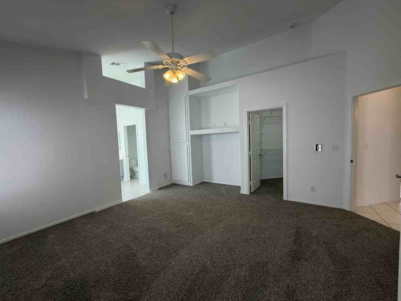 208 Highgate St - Photo 6 of 26
