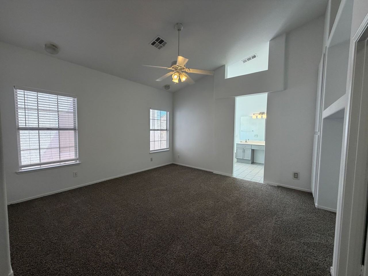 208 Highgate St - Photo 7 of 26