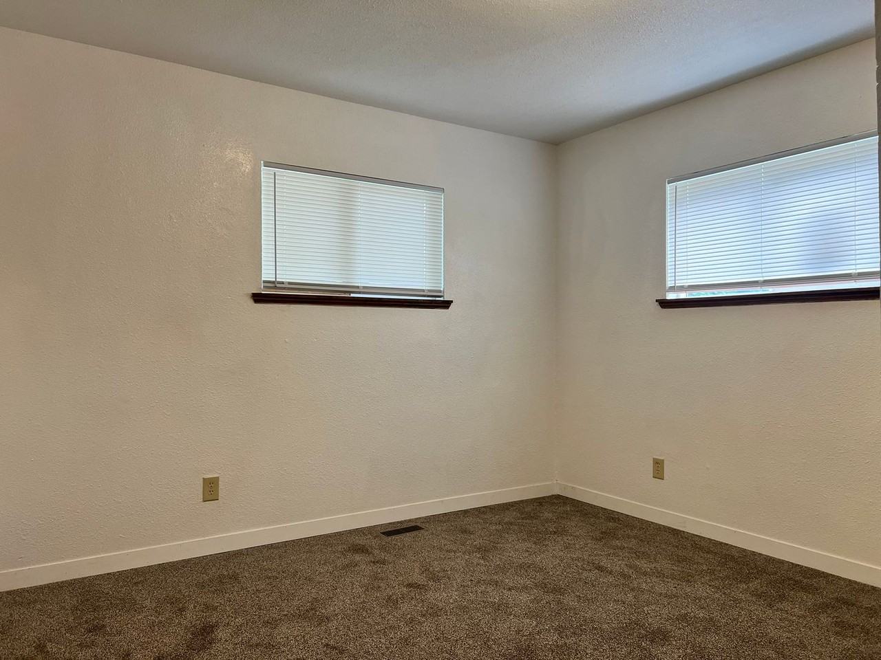 210 23rd Ave - Photo 6 of 8