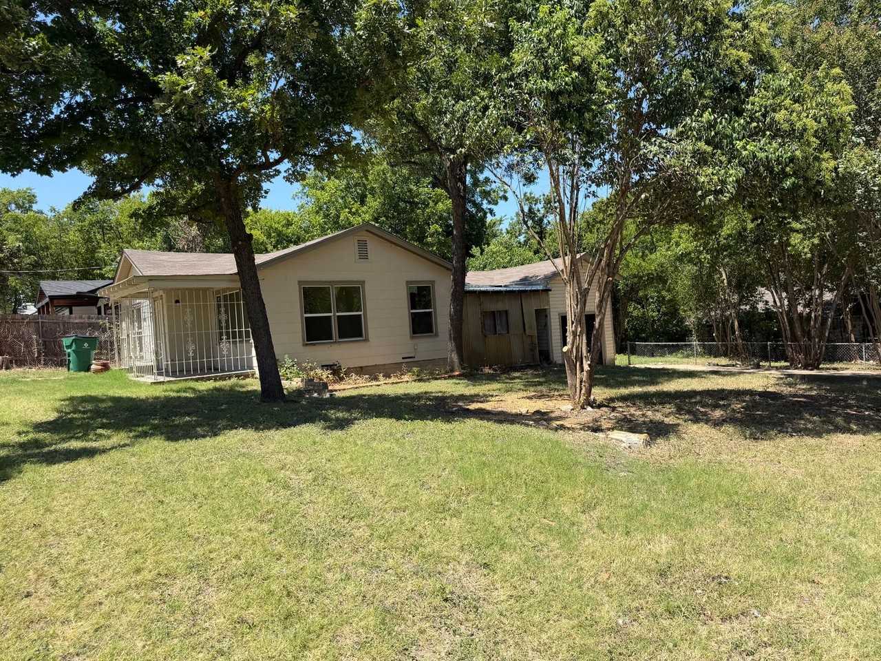 3709 Beverly Dr - Photo 2 of 11