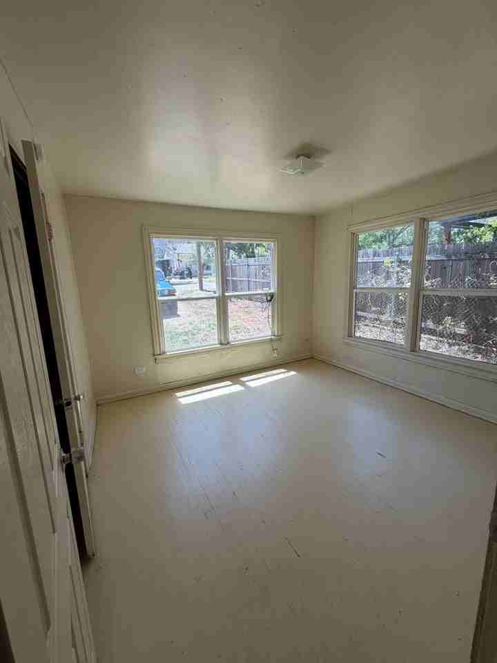 3709 Beverly Dr - Photo 4 of 11