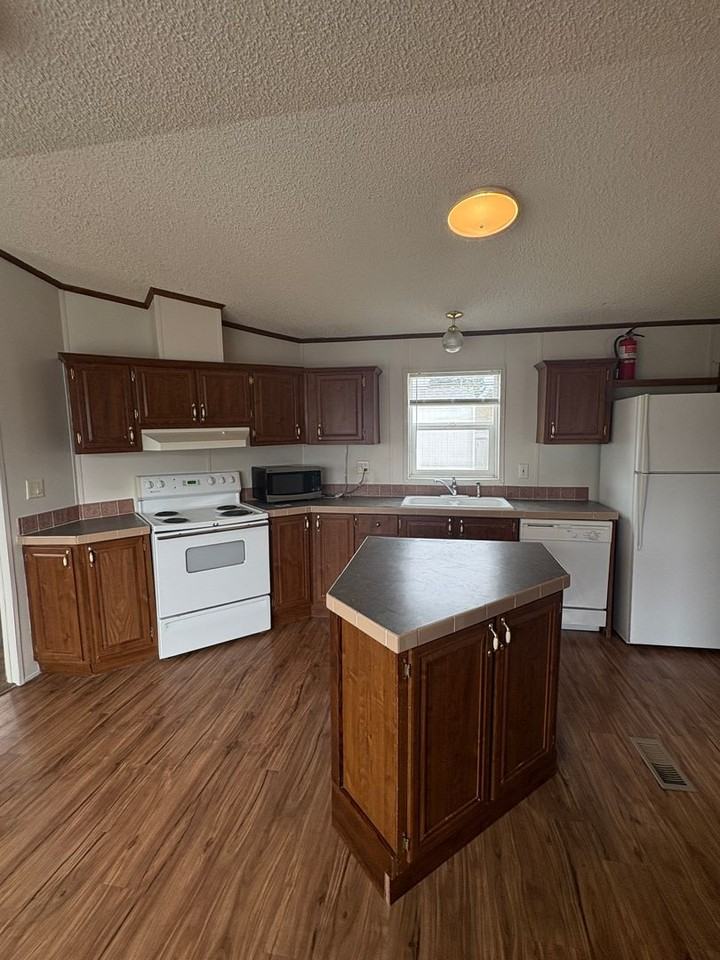 306 White Oak Dr - Photo 2 of 13