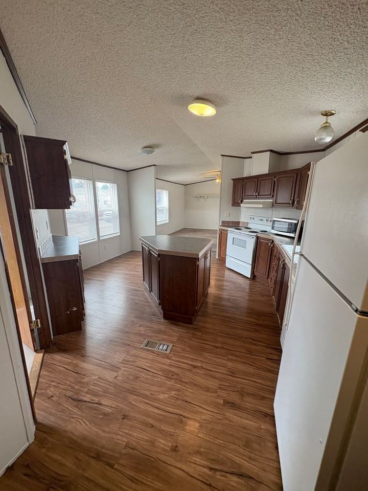 306 White Oak Dr - Photo 3 of 13