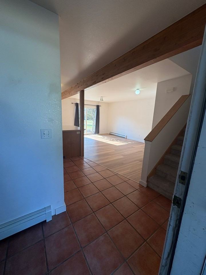 411 Greenway Ave - Photo 2 of 26