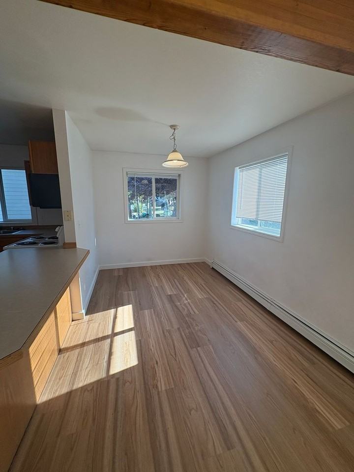 411 Greenway Ave - Photo 6 of 26