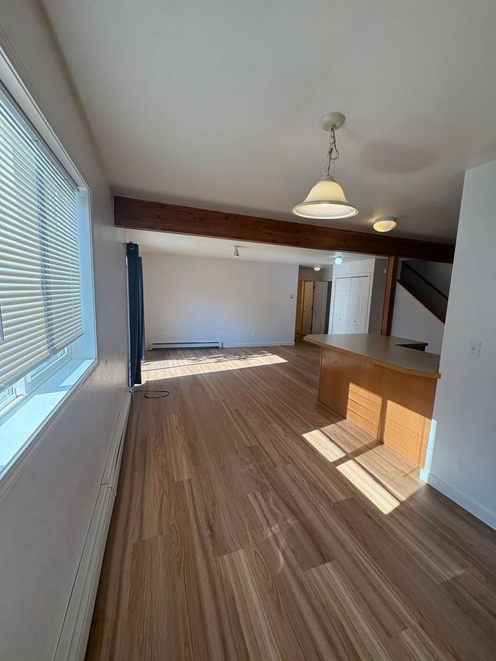 411 Greenway Ave - Photo 7 of 26