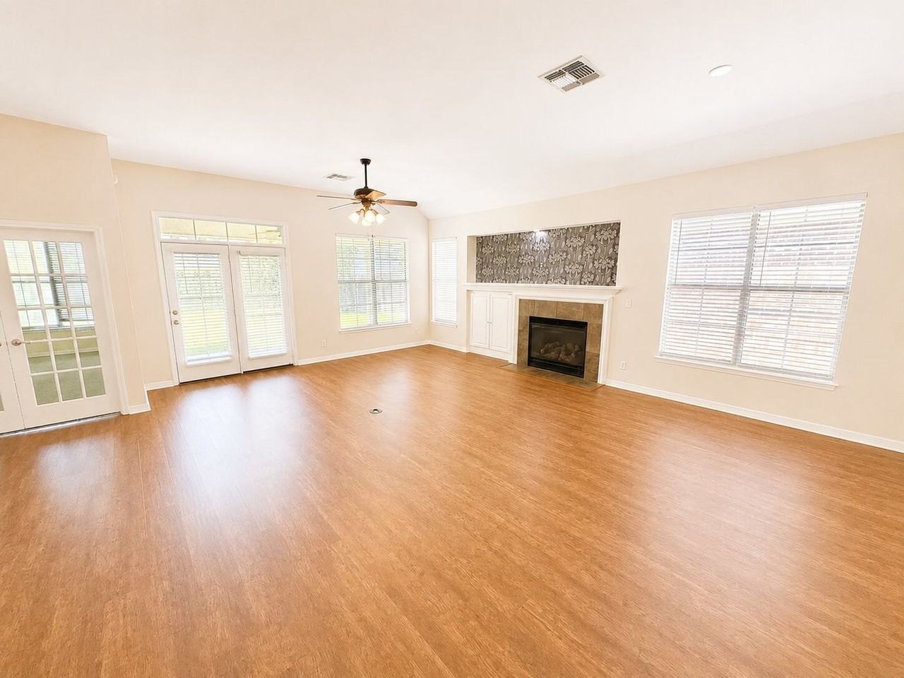297 Eagle Bend Way - Photo 2 of 10