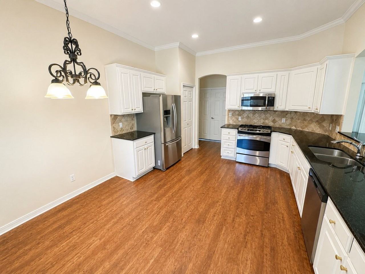 297 Eagle Bend Way - Photo 3 of 10