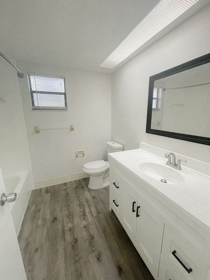 12834 Lake Tree Ln - Photo 4 of 13