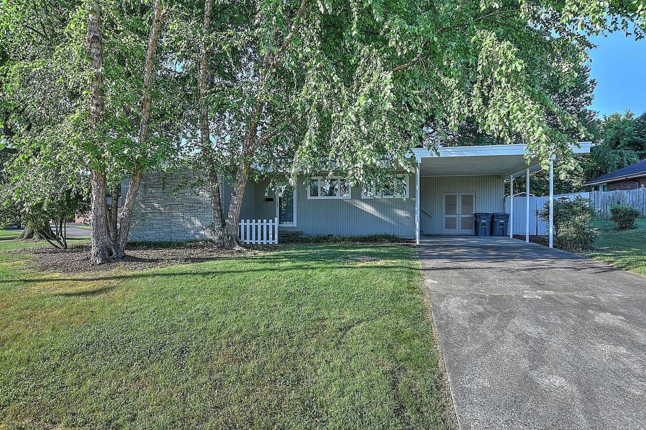 2001 Hermitage Dr - Photo 2 of 27