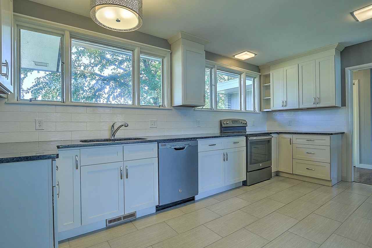 2001 Hermitage Dr - Photo 7 of 27