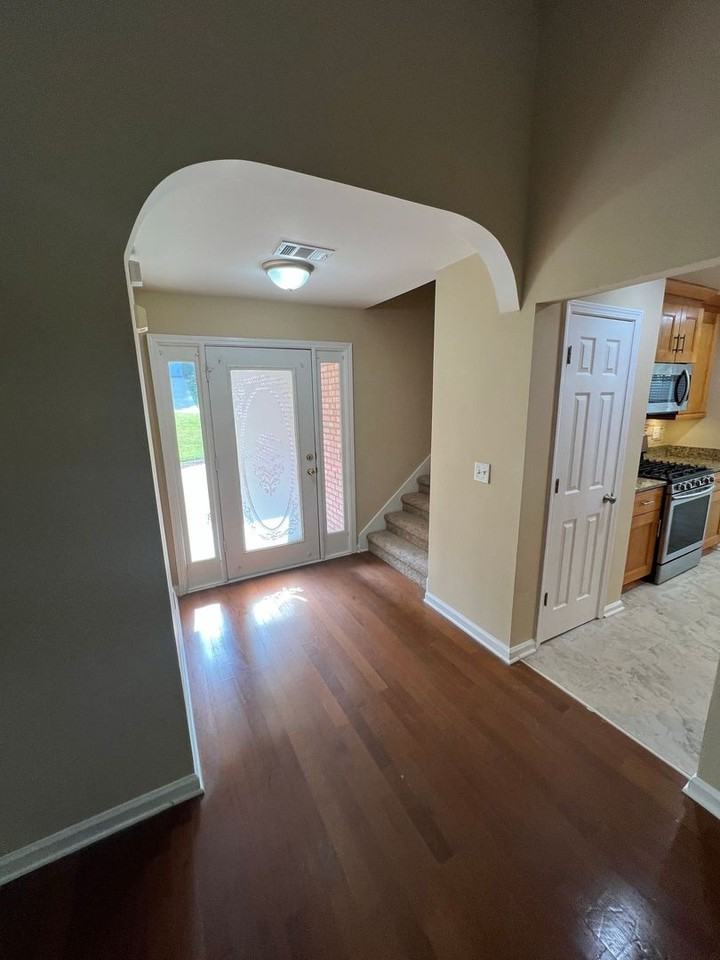 824 Georgian Point Dr - Photo 3 of 26