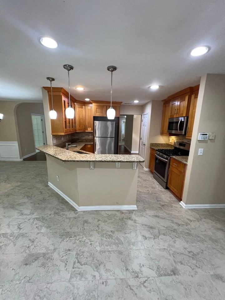 824 Georgian Point Dr - Photo 6 of 26
