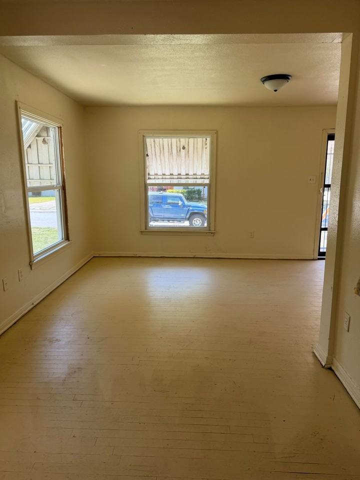 3833 Rolando Ave - Photo 3 of 14